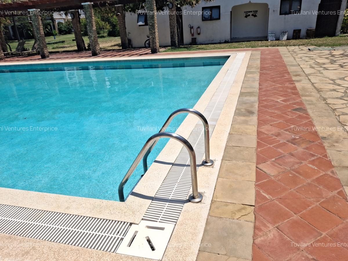 4 Bed Villa with En Suite at Kindly - 9