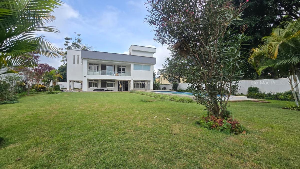 5 Bed House with En Suite in Runda - 1