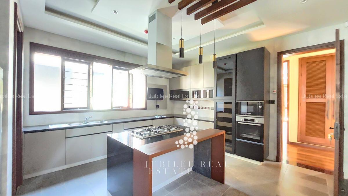 5 Bed Townhouse in Runda - 2