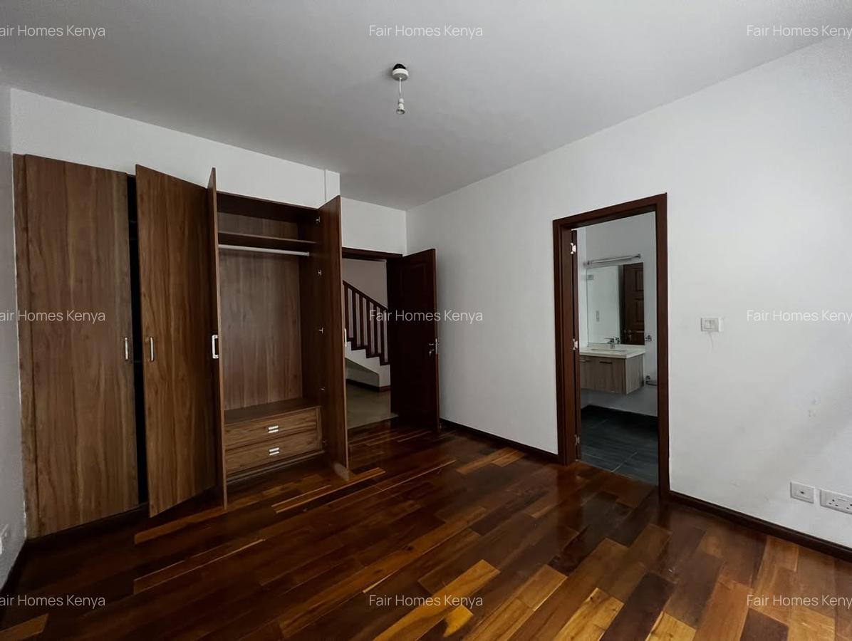 5 Bed Townhouse with En Suite at Lavington Green - 13