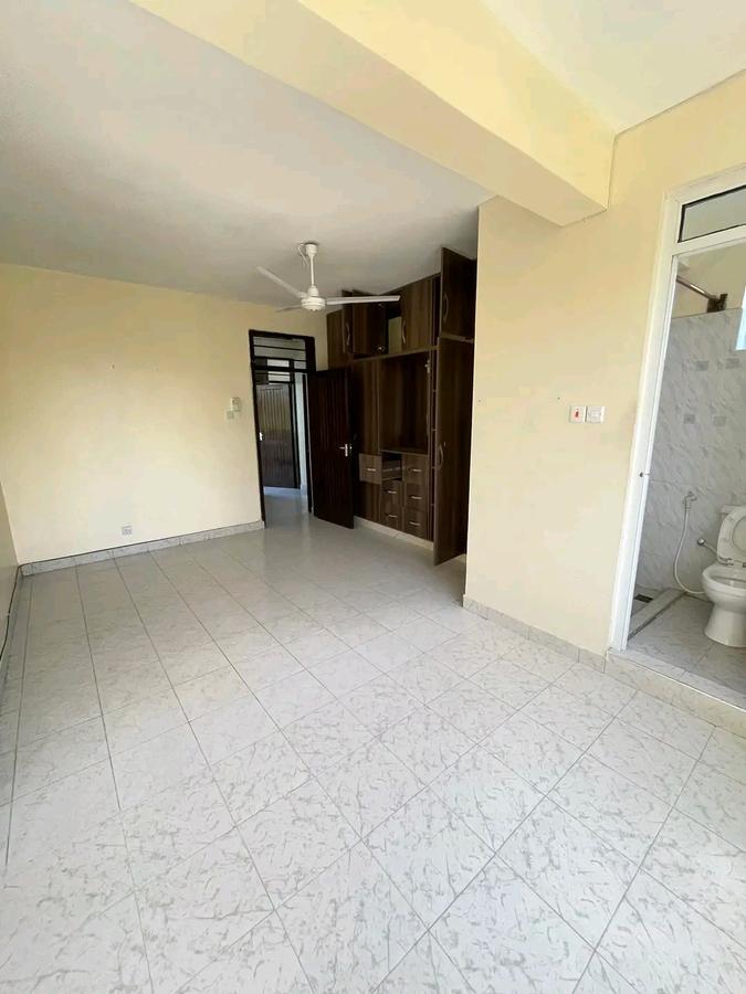 3 Bed Apartment with En Suite at Behind Citymall - 9