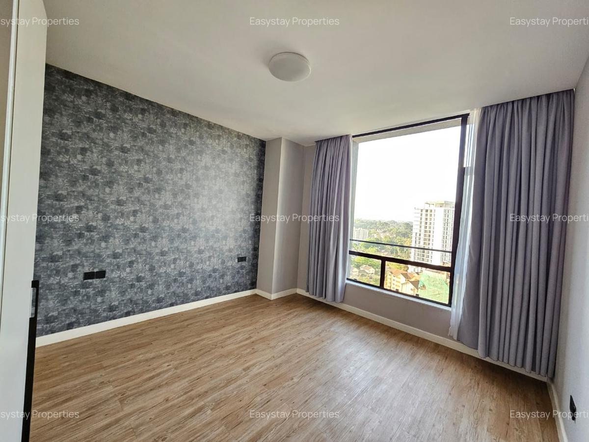 3 Bed Apartment with En Suite in Brookside - 10