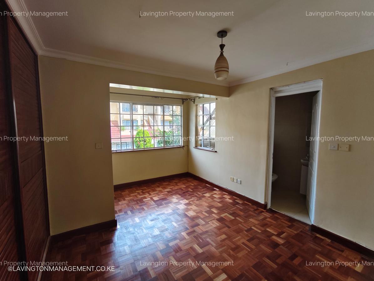 5 Bed Townhouse with En Suite at Lavington - 13