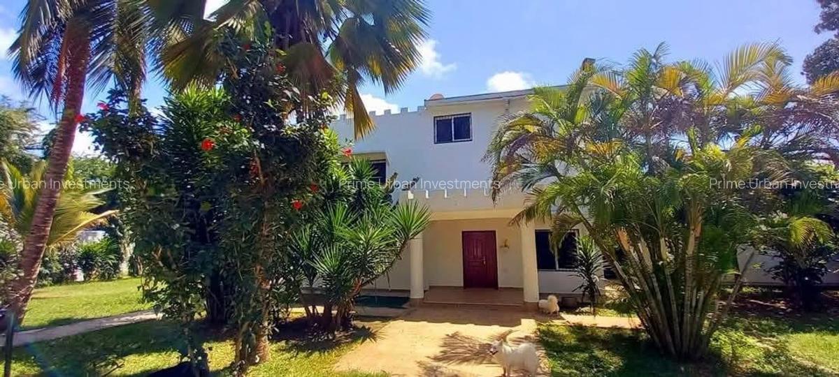 5 Bed Villa with En Suite in Kikambala - 16