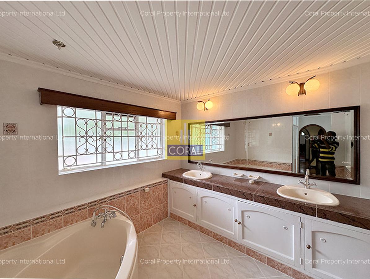 4 Bed House in Lavington - 14