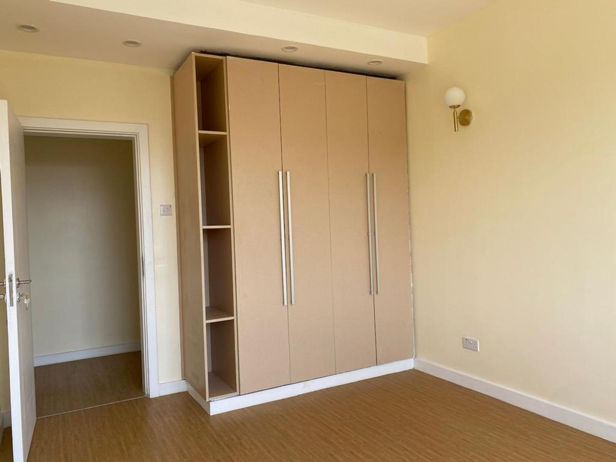 3 Bed Apartment with En Suite at Lavington - 5