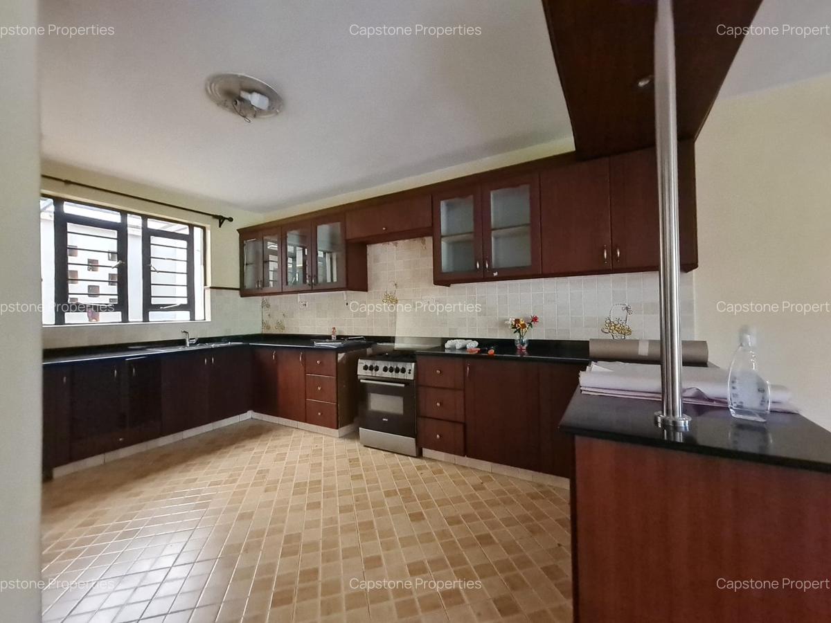 4 Bed Townhouse in Ridgeways - 4