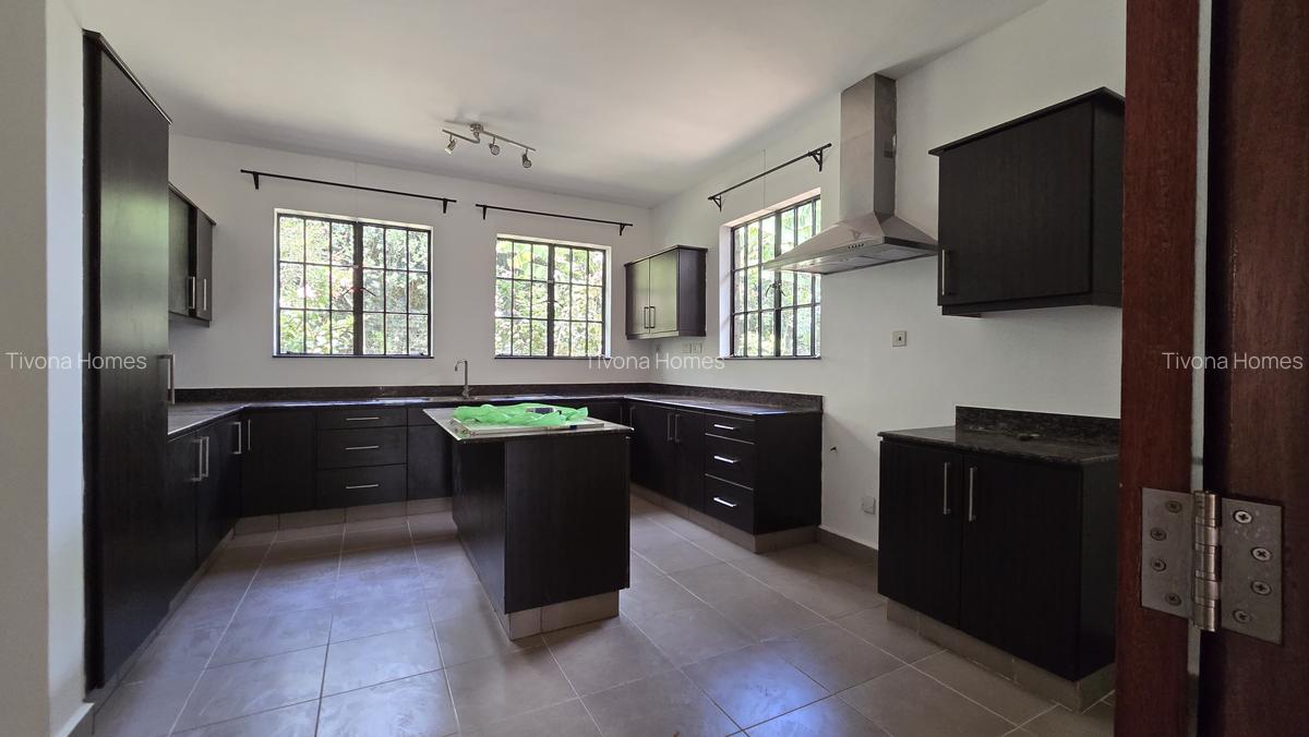 4 Bed House with En Suite in Runda - 11