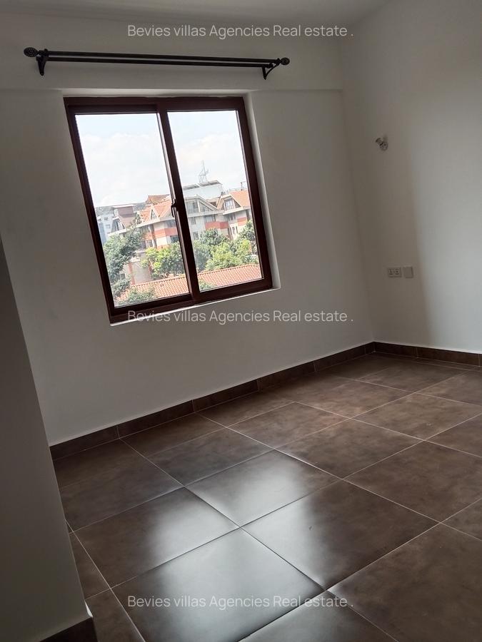 3 Bed Apartment with En Suite at Parklands - 8