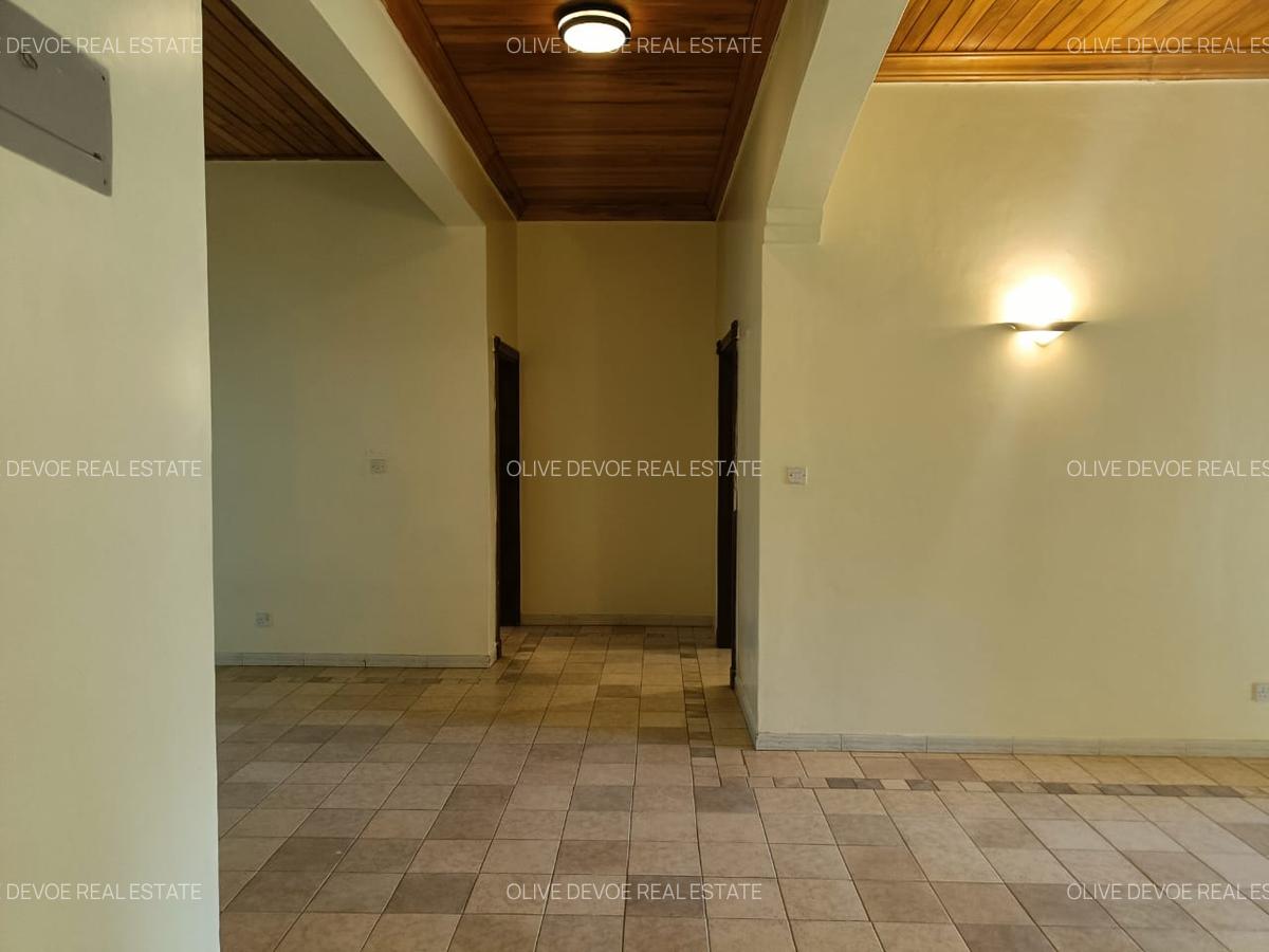 4 Bed House with En Suite in Hill View - 8