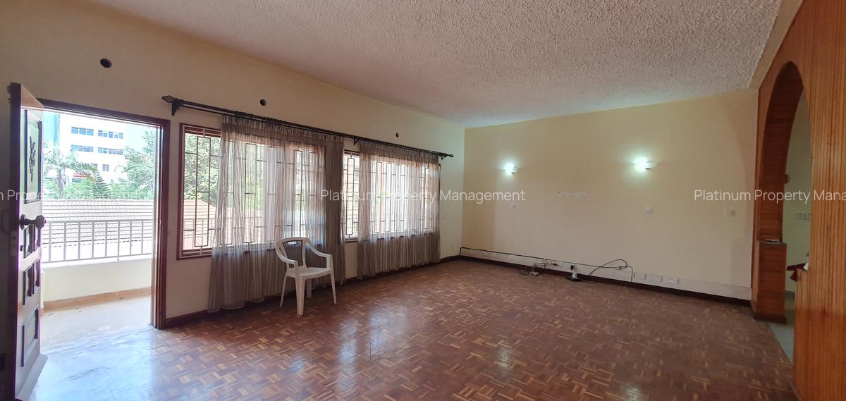 4 Bed Apartment with En Suite in Parklands - 2