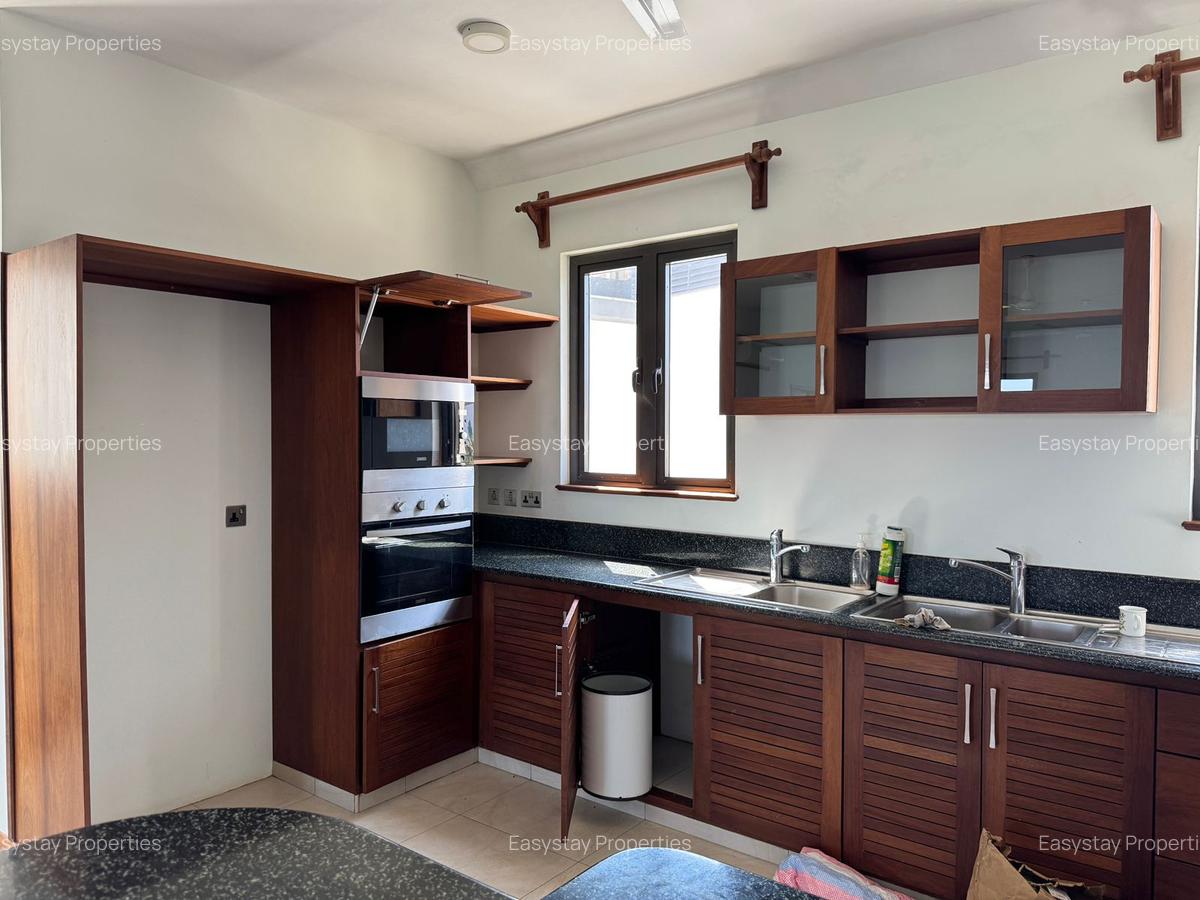 2 Bed Apartment with En Suite in Nyali Area - 11