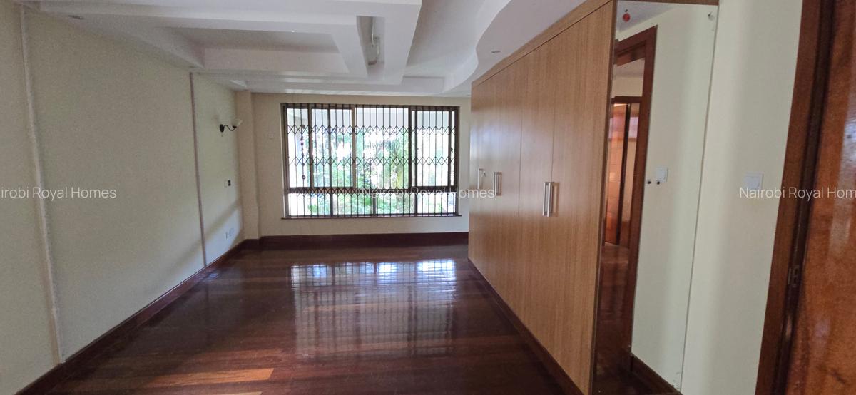 5 Bed Townhouse with En Suite at Lavington Green - 10