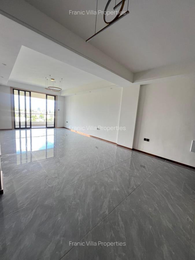 3 Bed Apartment with En Suite in Riverside - 2