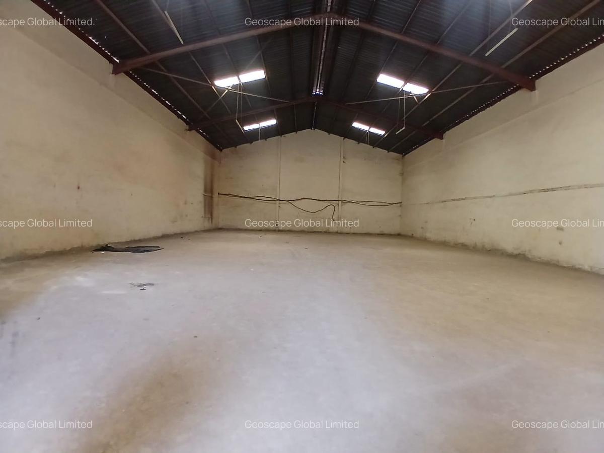 5,000 ft² Warehouse with Parking in Industrial Area - 4