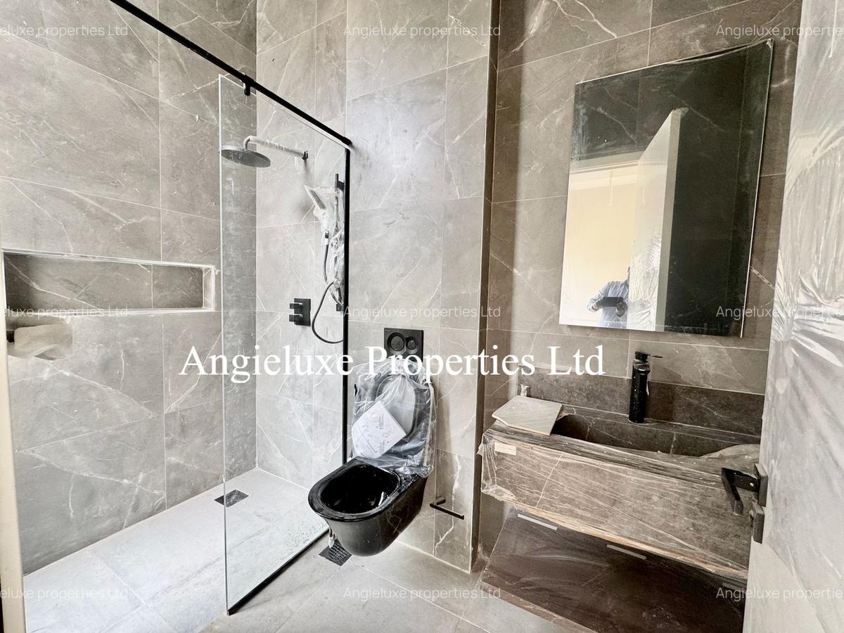 5 Bed Townhouse with En Suite at Runda - 10