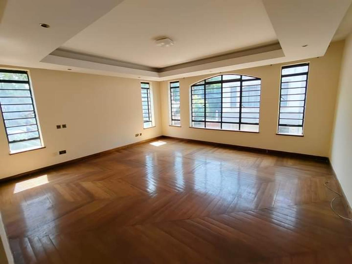 5 Bed Townhouse with En Suite at Lavington - 13