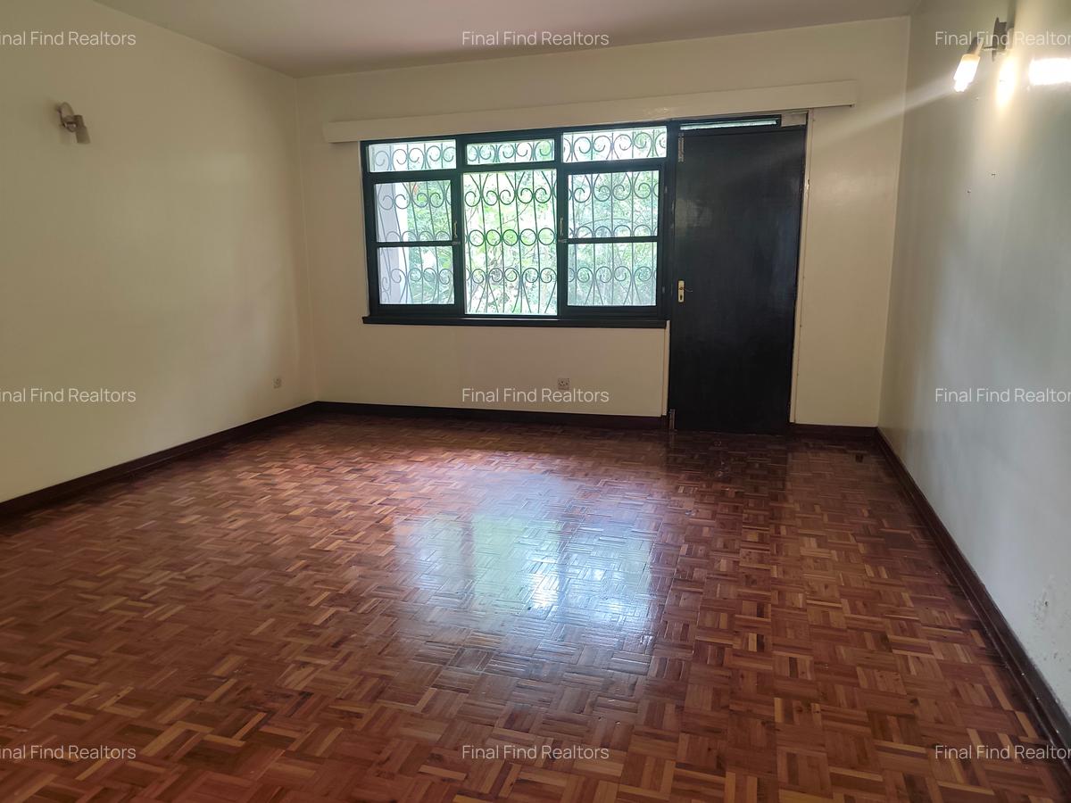 4 Bed House with En Suite in Runda - 12