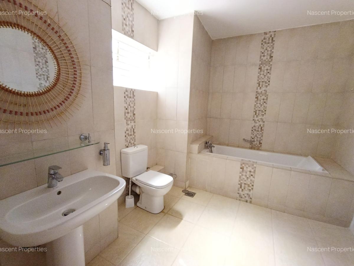 4 Bed House with En Suite in Runda - 18