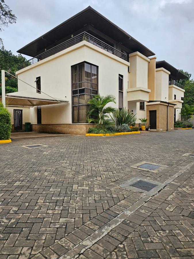 5 bed townhouse with en suite in lavington