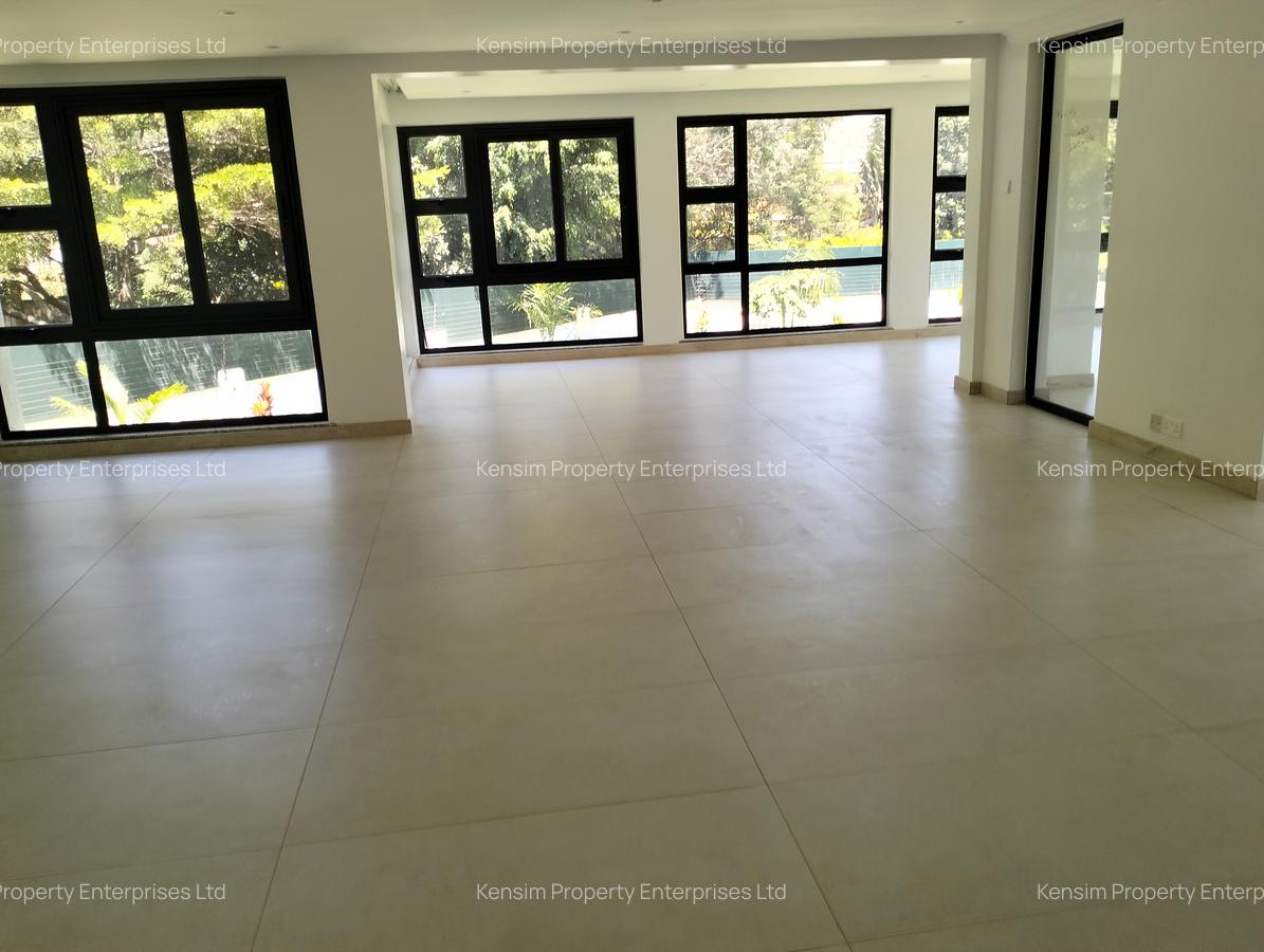 5 Bed House with En Suite in Runda - 16