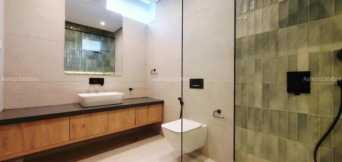 5 Bed Villa with En Suite in Westlands Area - 9