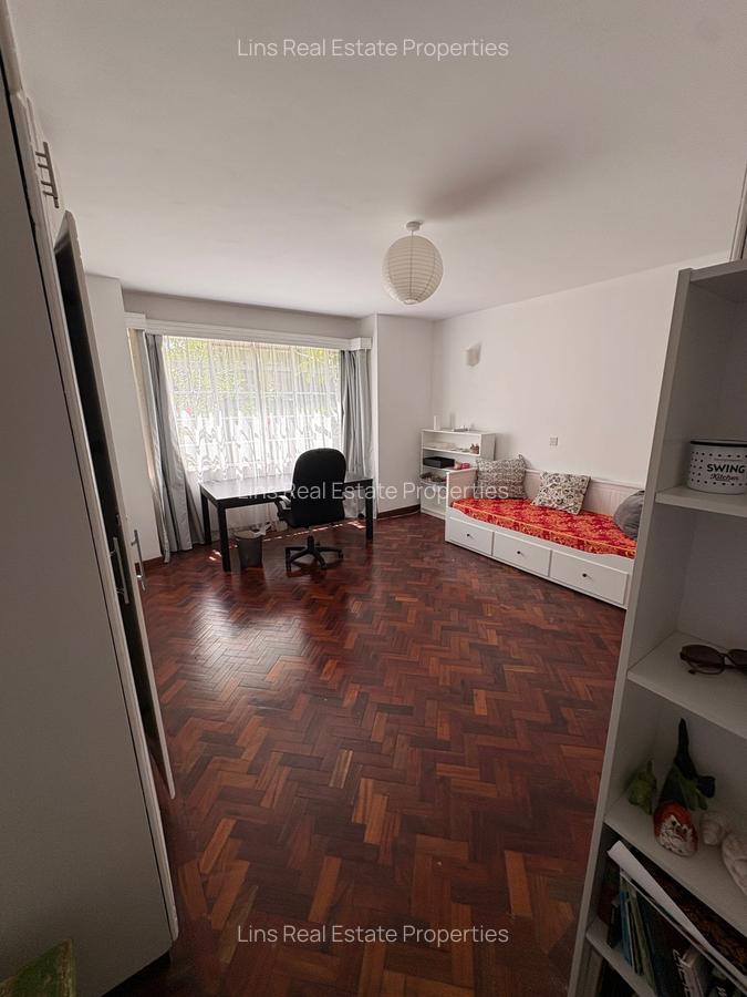 4 Bed Townhouse with En Suite in Kyuna - 13