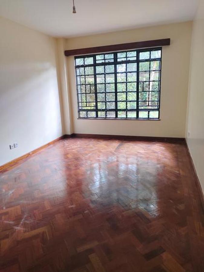 4 Bed Townhouse with En Suite at Lavington - 10