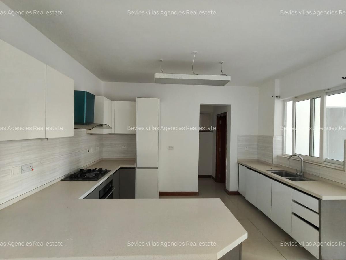 4 Bed Apartment with En Suite at Parklands - 8