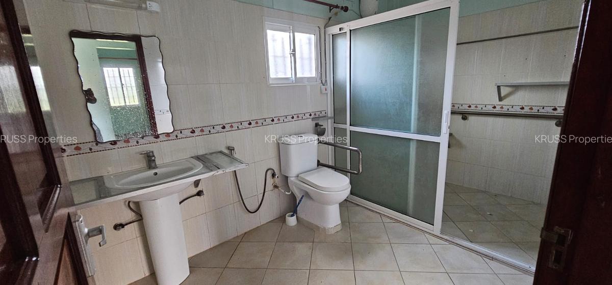 4 Bed House with En Suite at Hs99 - 5