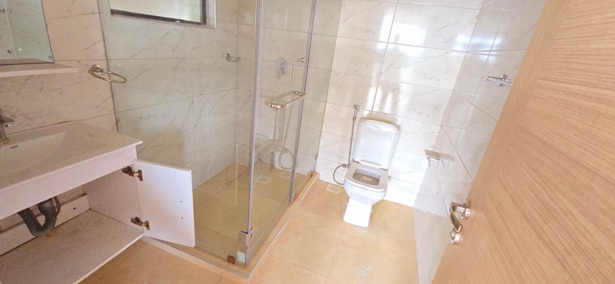 4 Bed Apartment with En Suite at Parklands Avenue - 5