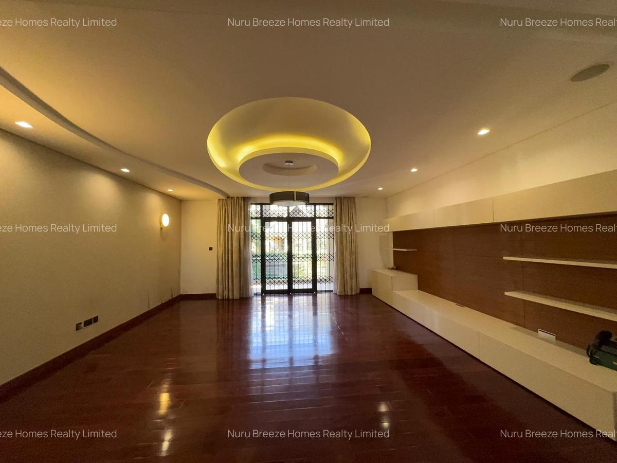 5 Bed House with En Suite in Runda - 2