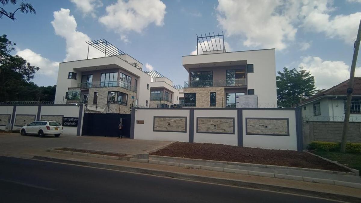 4 Bed Townhouse with En Suite at Lavington - 1