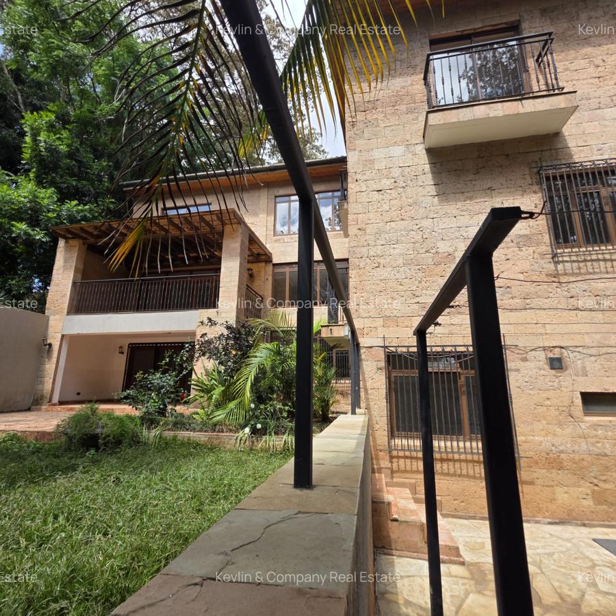5 Bed Villa with En Suite in Lavington - 1