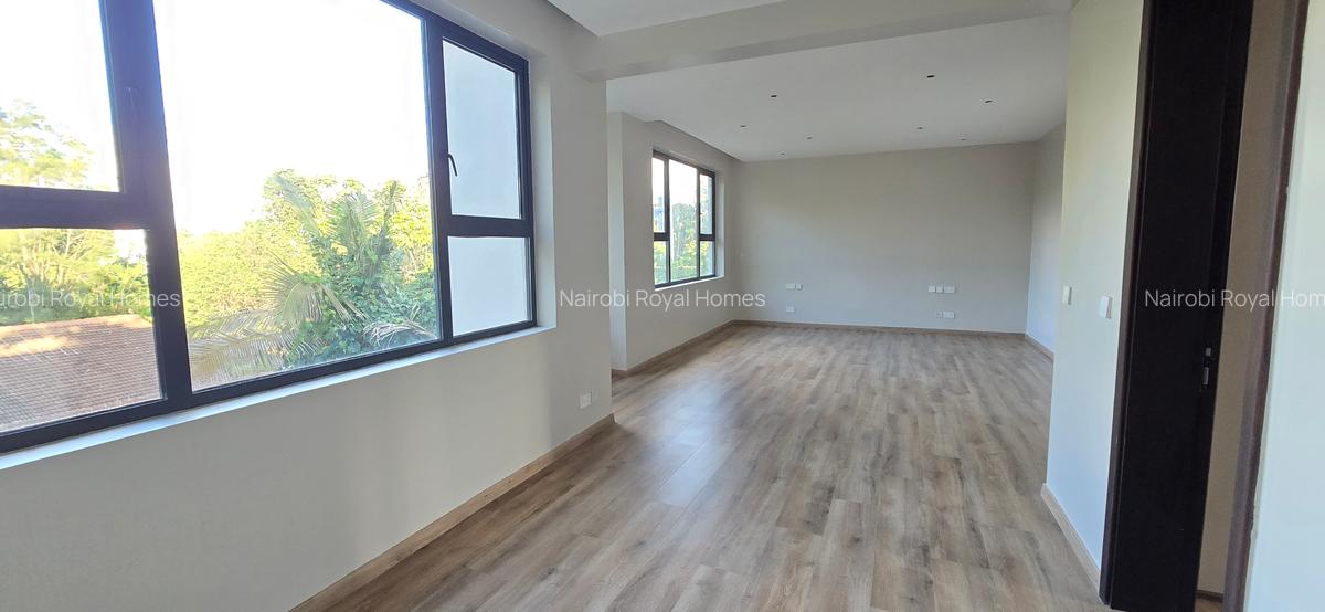 5 Bed Townhouse with En Suite at Lavington Green - 17