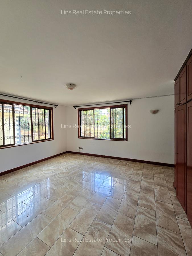 4 Bed Townhouse with En Suite in Kyuna - 5