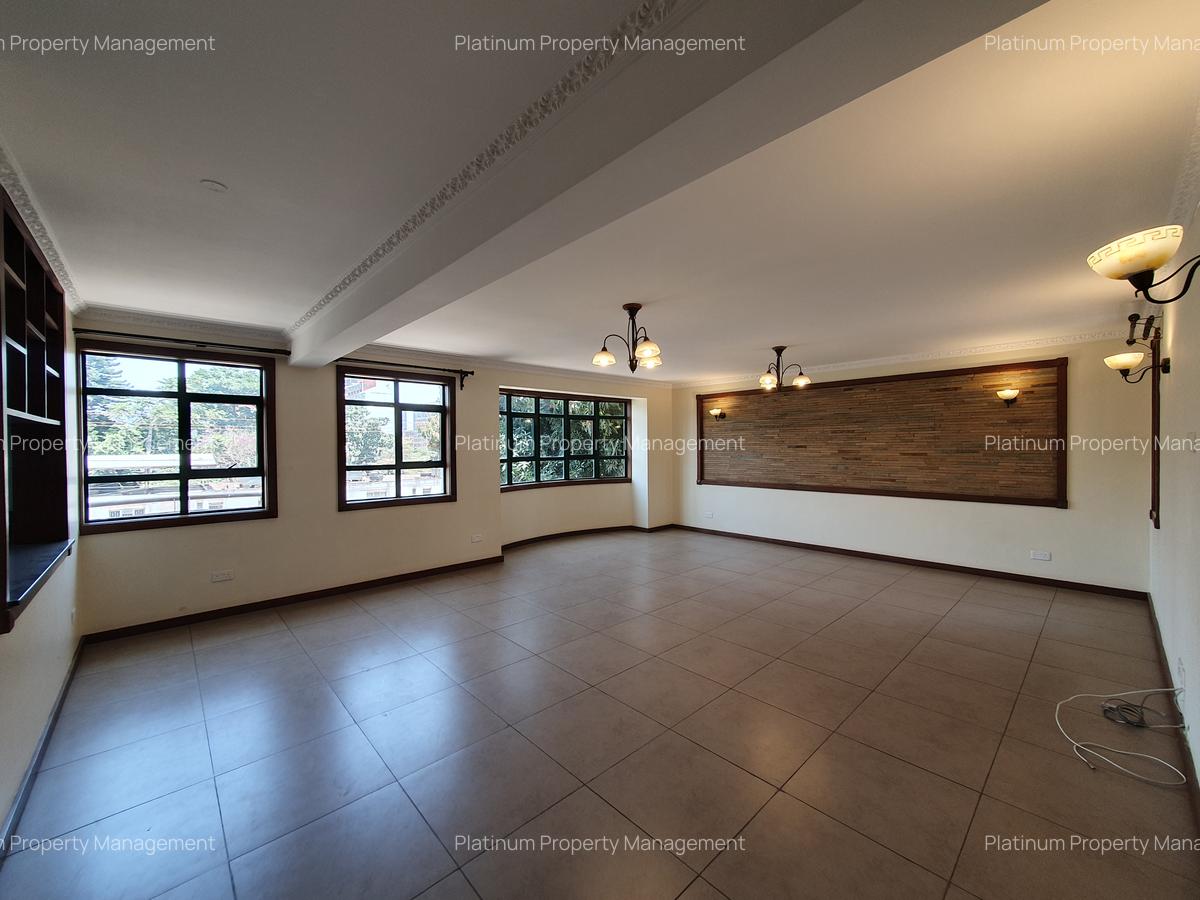 4 Bed Apartment with En Suite in Parklands - 1
