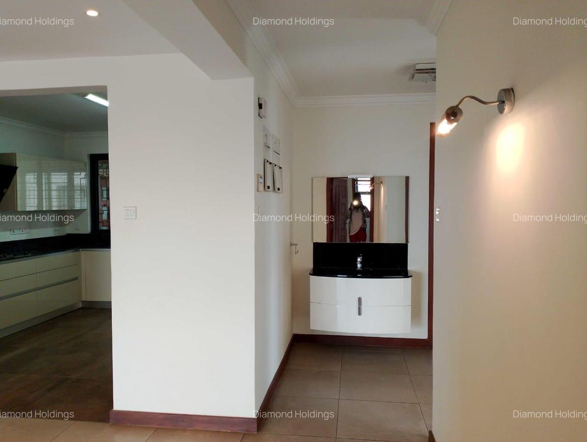 3 Bed Apartment with En Suite at Parklands - 4