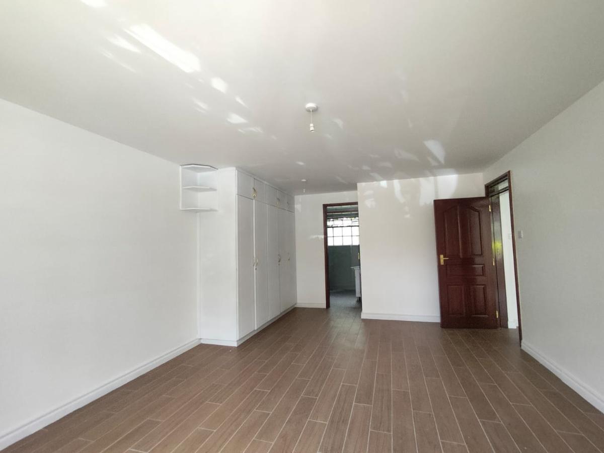 3 Bed Apartment with En Suite in Lavington - 7