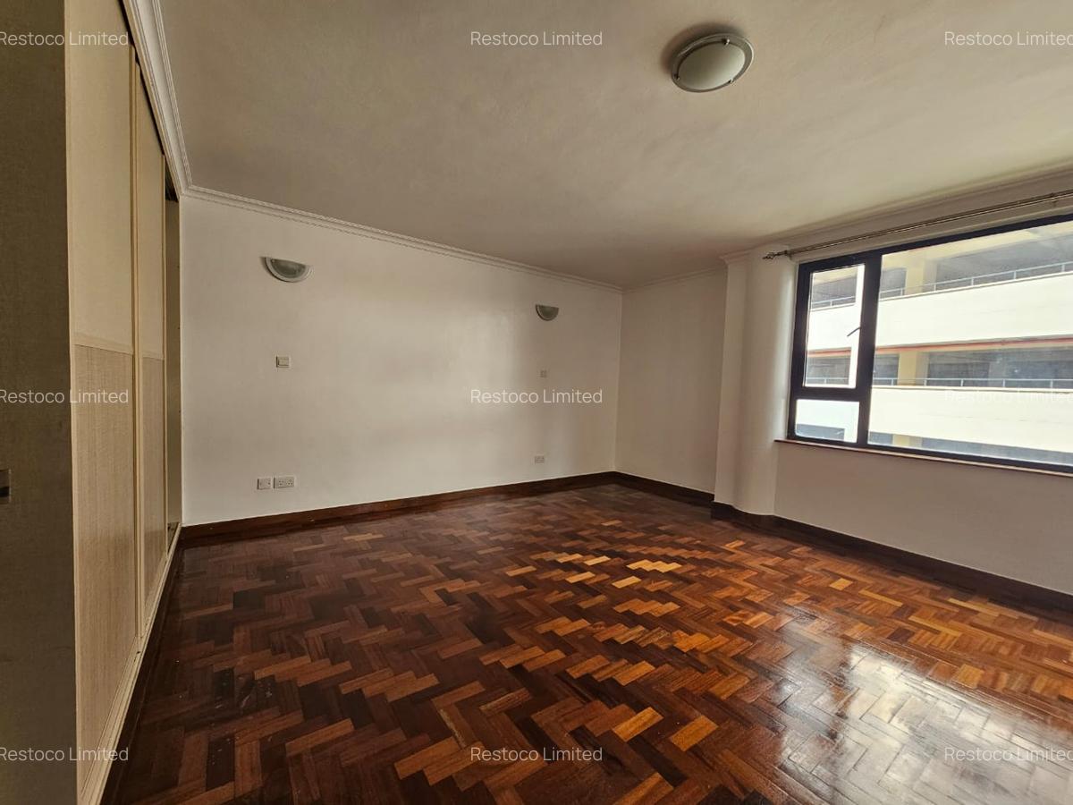 3 Bed Apartment with Swimming Pool at Riverside Drive - 4