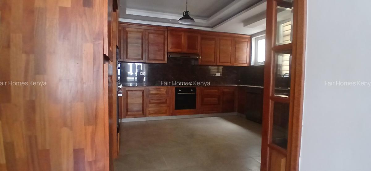 5 Bed Townhouse with En Suite at Lavington Green - 14