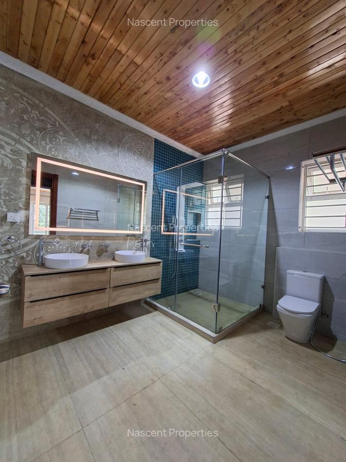 5 Bed House with En Suite in Rosslyn - 6