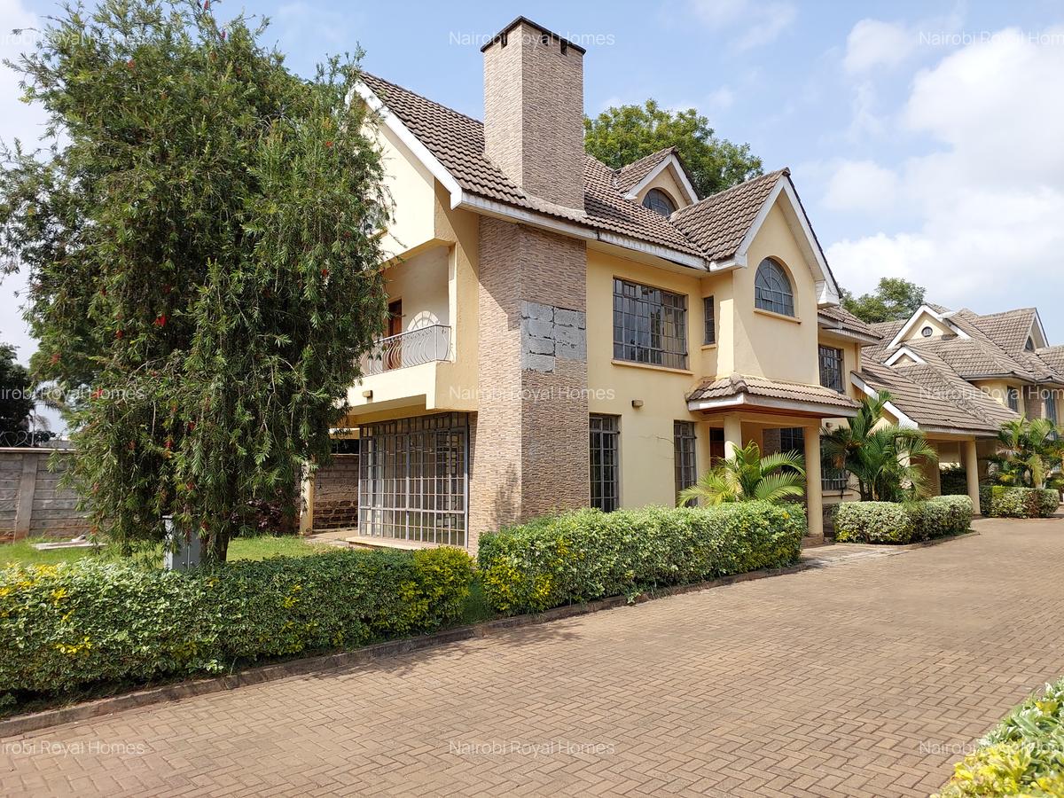5 Bed Townhouse with En Suite at Lavington Road - 1