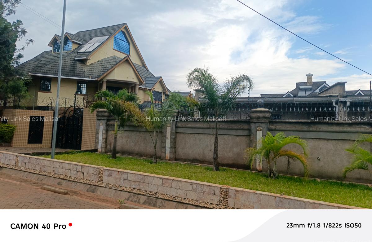 5 Bed Villa with En Suite at Safari Park Avenue - 2