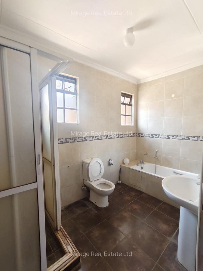 3 Bed Apartment with En Suite in Riverside - 12