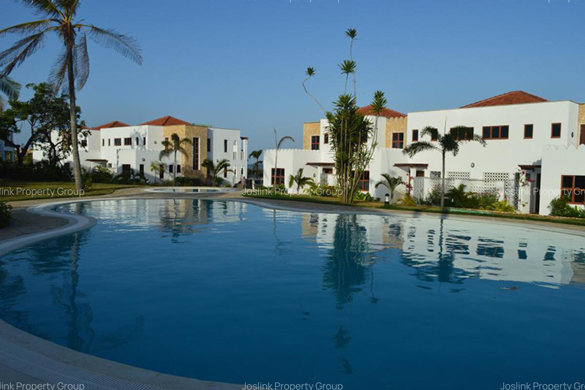 Serviced 3 Bed Apartment with Swimming Pool in Kikambala - 5