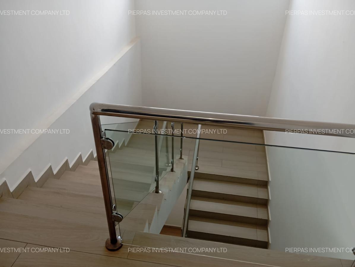 Serviced 3 Bed Apartment with En Suite in Riverside - 20