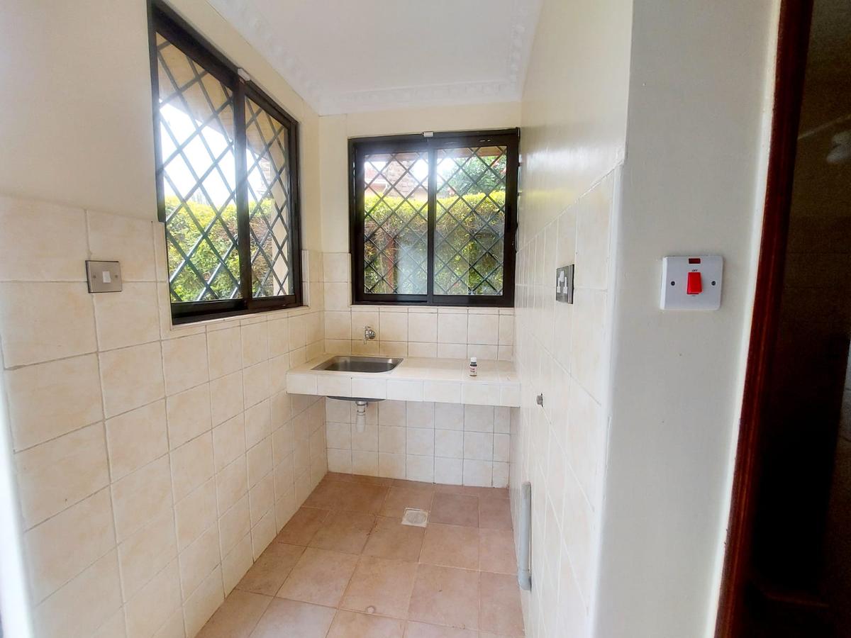 4 Bed Villa with En Suite at Fourways Junction Estate - 16