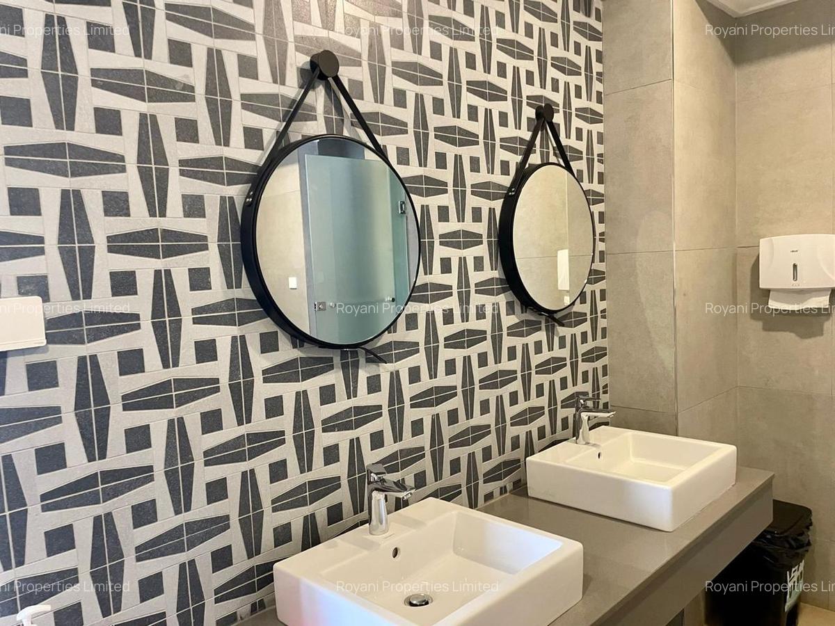 Serviced 3 Bed Apartment with En Suite in Westlands Area - 16