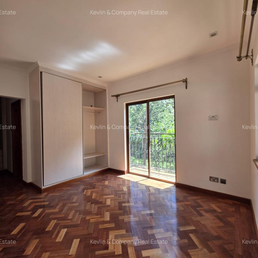 5 Bed Villa with En Suite in Lavington - 12